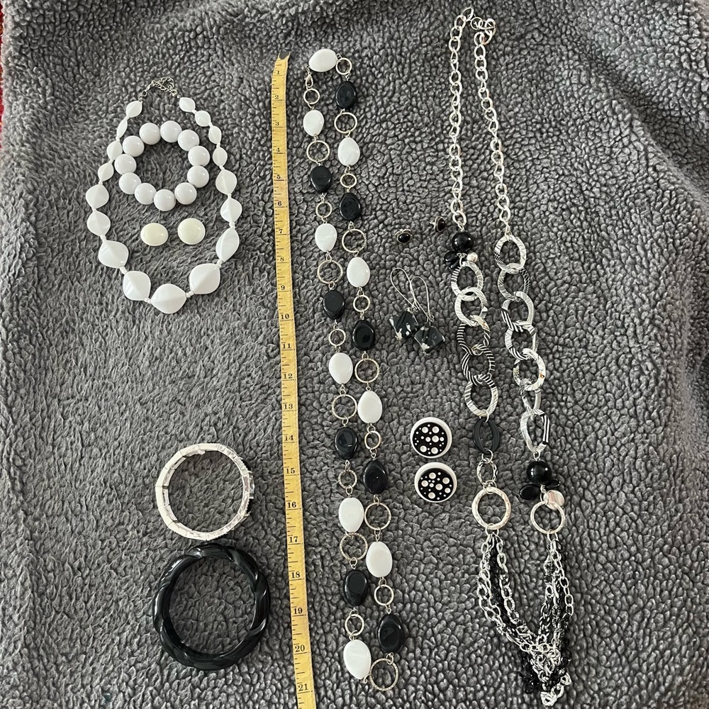 Elegant Black and White Jewelry Sets